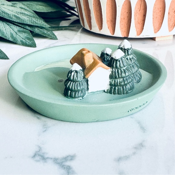 Incense Stick Holder Cottage in the Woods Snowy Resin Figure Statue Miniature - Picture 5 of 11